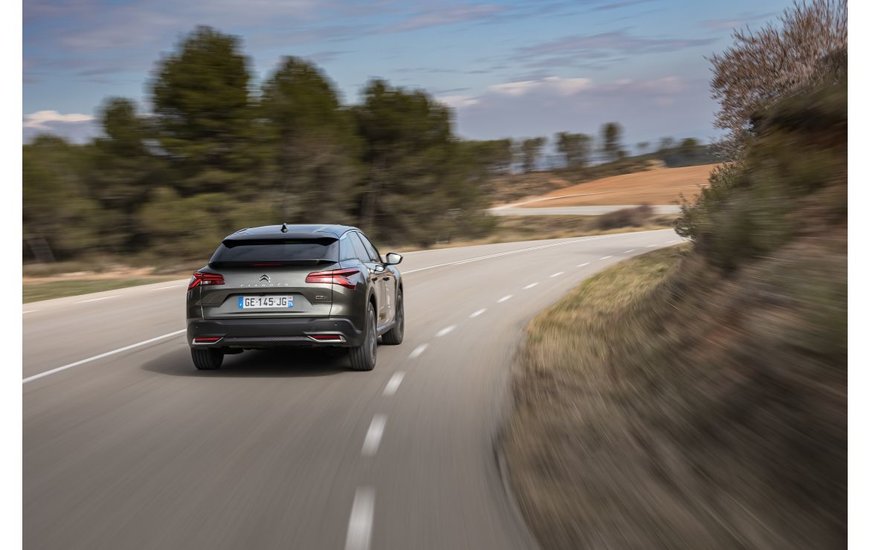 C5 X PLUG-IN HYBRID: THE ULTIMATE COMFORT OF CITROËN ADVANCED COMFORT® ACTIVE SUSPENSION